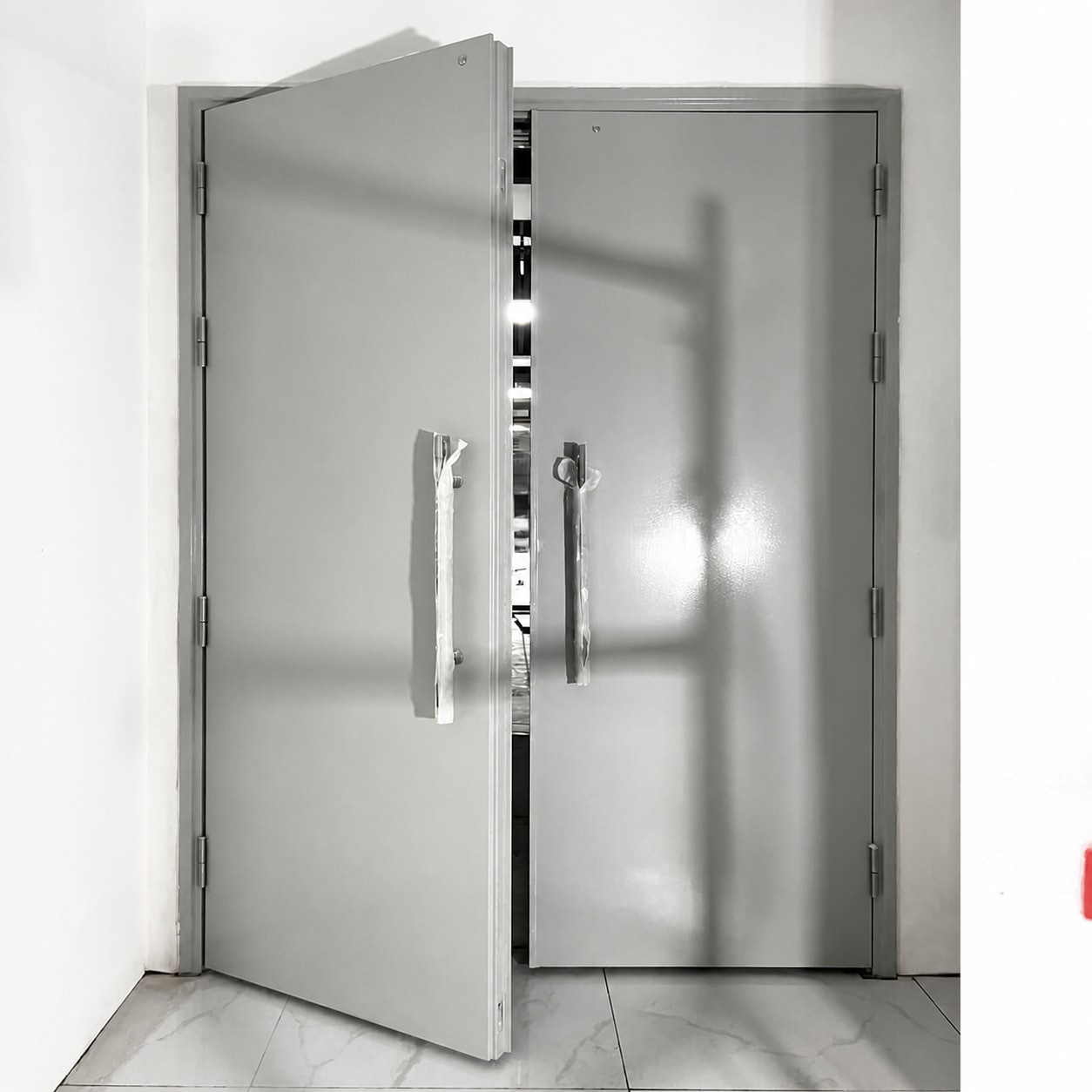 Cửa chống cháy EI120 hai cánh sơn tĩnh điện xám RAL7035
